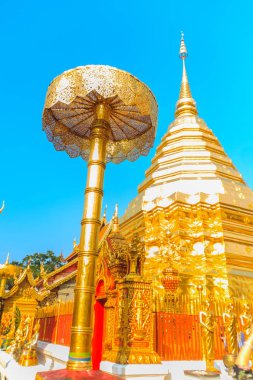 Güzel Kuzey Tayland altın kilise ve pagoda Wat Phra Bu DOI Suthep, ünlü Tapınak, mimari tarzı ve Chiang Mai, Tayland dönüm noktası oldu.
