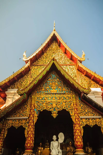 Hermosa Arquitectura Estilo Tailandés Del Norte Iglesia Oro Pagoda Wat — Foto de Stock