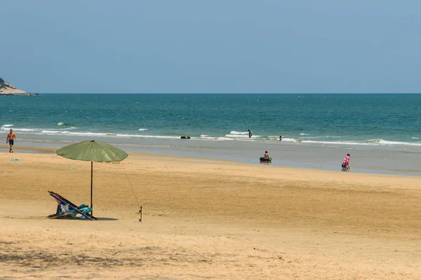 Prachuap Khiri Khan Tailândia Março 2017 Mar Pacífico Areia Sol — Fotografia de Stock