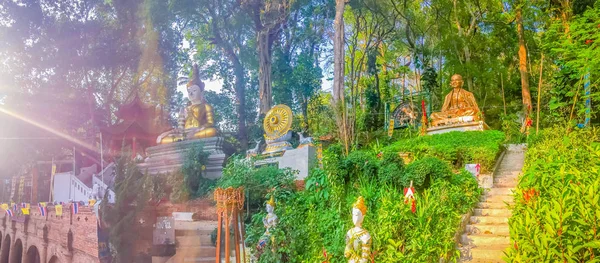 Statue Dorée Kru Sri Wichai Moine Bouddhiste Célèbre Nord Thaïlande — Photo