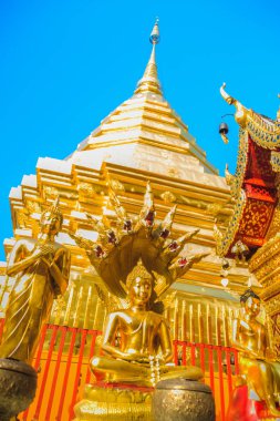 Güzel Kuzey Tayland altın kilise ve pagoda Wat Phra Bu DOI Suthep, ünlü Tapınak, mimari tarzı ve Chiang Mai, Tayland dönüm noktası oldu.