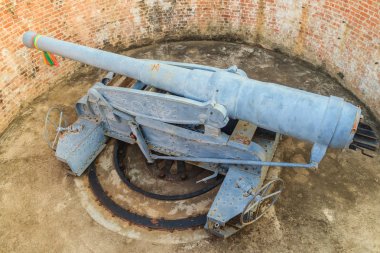 Phi Sua Samut Fort, Tayland halka açık bir yerde yok olan taşıma silah. Kaybolan taşıma silah silah doğrudan ateş ve gözlem etkin topçu, eski bir türüdür.