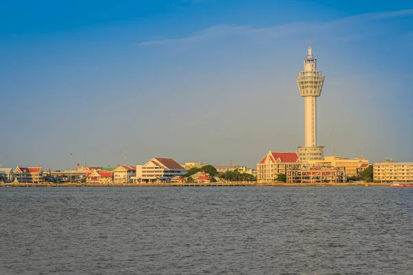 Widok Rzekę Samut Prakan Ratusz Nową Wieżą Widokową Przystani Łodzi — Zdjęcie stockowe