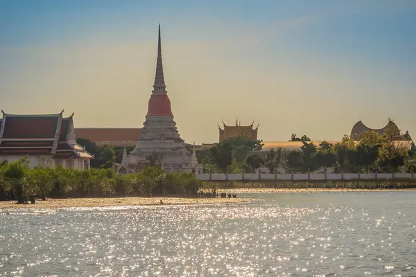 Wat Phra Samut Tempio Chedi Vista Dal Fiume Chao Phraya — Foto Stock
