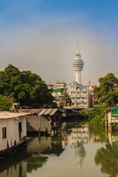 Samut Prakarn Aussichtsturm Mit Kanal Und Dorf Vordergrund Und Blauem — Stockfoto