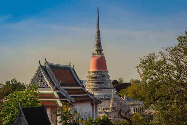 Widok Świątyni Wat Phra Samut Chedi Pięknej Rzeki Chao Phraya — Zdjęcie stockowe