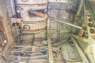 Motoruna bir kompresör ile çizilir ısıtmalı ve genişletilmiş hava inanılmaz hava nefes jet motoru ya da kanal jet motoru, jet motoru sıcak egzoz gazları bir jet tarafından tahrikli oluşur.