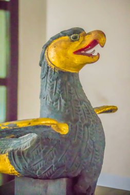 Baş Kalavinka önünde Tay tarzında savaş gemisi heykel. Kalavinka veya Vayuphak bir cennet kuş Budizm fantastik ölümsüz yaratık olduğunu.