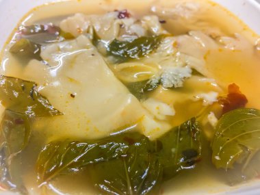 Tom yum mantar veya Tay 