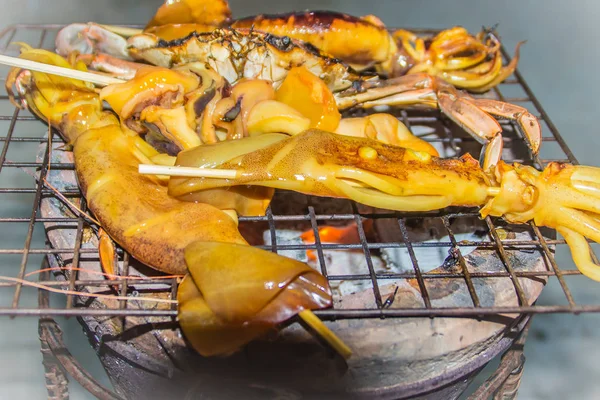 Calamares Parrilla Cangrejo Estufa Carbón Fiesta Nocturna Fiesta Barbacoa Mariscos —  Fotos de Stock