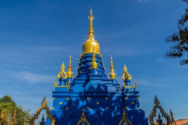 Güzel mavi pagoda Wat Rong Suea on Tapınağı, olarak da bilinen mavi Tapınağı'nda. Wat Rong Suea on ya da kaplan Tapınağı Chiang Rai Eyaleti, kuzeyinde Tayland bulun.