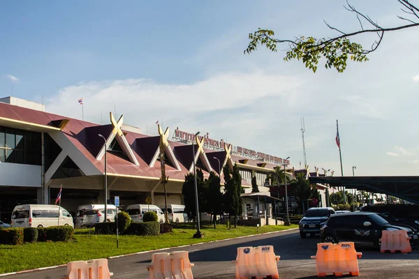 メーファールワン チェンライ国際空港 チェンライ タイの国内線ターミナルビルの青い空を背景にチェンライ 2017 — ストック写真