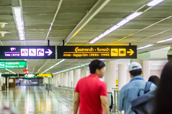 Bangkok Tailandia Noviembre 2017 Multitud Pasajeros Llegó Terminal Del Aeropuerto — Foto de Stock