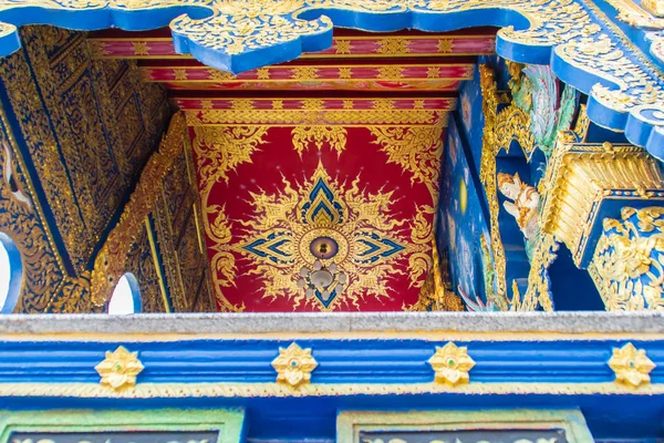 Güzel duvar ve tavan resimlerinde Wat Rong Suea on Tapınağı, olarak da bilinir mavi Tapınağı'nda Tay güzel sanatlar desen Chiang Rai Eyaleti, kuzeyinde Tayland bulun.