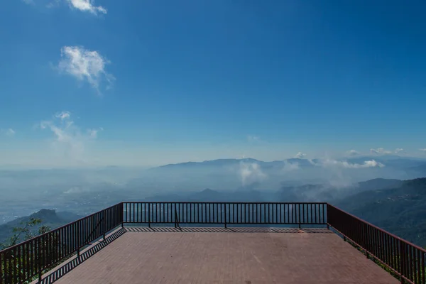 チェンライのドイトゥン丘の上の美しい視点 — ストック写真