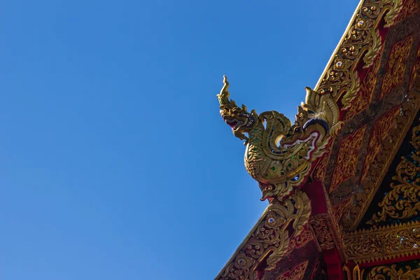 Beautiful Golden Naga Sculptures Church Roof Blue Sky Background Wat — Stock Photo, Image