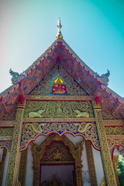 Güzel altın Wat Phra ki Doi Tung kilisede giriş gable özlem, biri sol köprücük kemiği Lord Buda'nın içeren inanılıyor.