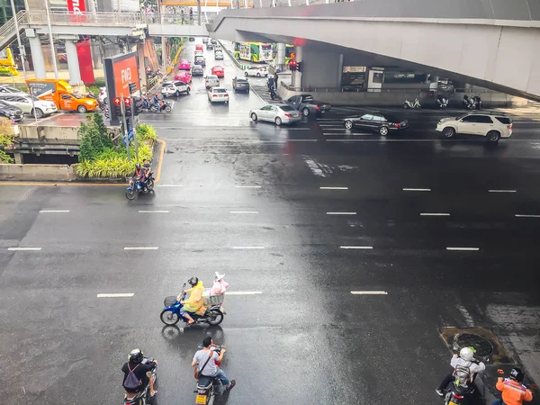 Bangkok Thailand October 2017 Motorbikes Cars Speed Green Traffic Sign — Stock Photo, Image