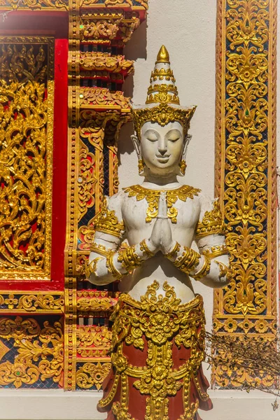 Goldener Engel Der Dem Öffentlichen Buddhistischen Tempel Respekt Zollt Goldener — Stockfoto