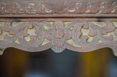 Güzel eski geleneksel Tay tarzında özlem Kraliyet mavna desenli. Eski altın craved desen Tay ahşap Kraliyet habersiz.