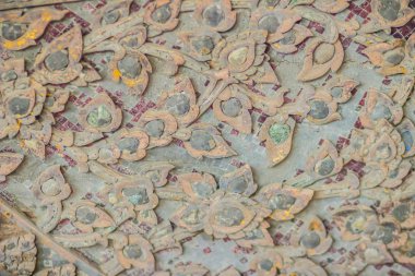 Güzel eski geleneksel Tay tarzında özlem Kraliyet mavna desenli. Eski altın craved desen Tay ahşap Kraliyet habersiz.