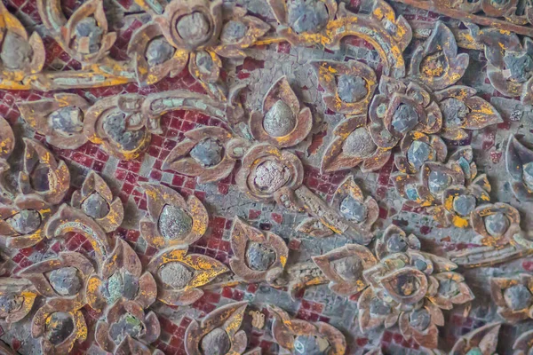 Güzel eski geleneksel Tay tarzında özlem Kraliyet mavna desenli. Eski altın craved desen Tay ahşap Kraliyet habersiz.