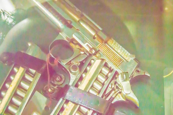 Oude Naakte Korte Revolver Geweer Met Kogels Magazine Vintage Oude — Stockfoto