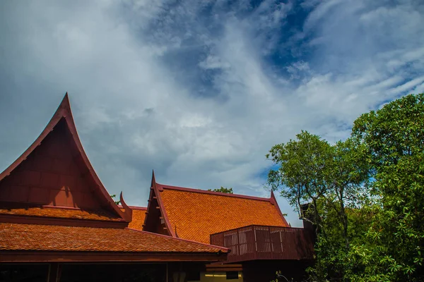 Gable Projeto Casa Telhado Estilo Tailandês Com Fundo Azul Céu — Fotografia de Stock