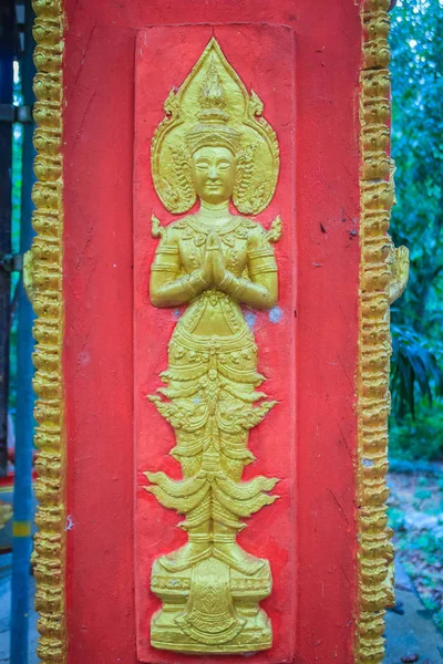Goldener Engel Sehnte Sich Der Tat Danach Öffentlichen Buddhistischen Tempel — Stockfoto