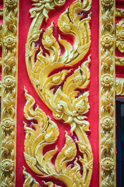 Mooie Traditionele Gouden Thaise Stijl Stucwerk Patroon Voor Decoratieve Muur — Stockfoto