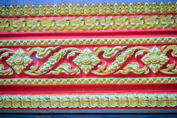 Красиві Традиційні Золотий Тайському Стилі Ліпнини Малюнком Декоративних Фоні Стіни — стокове фото