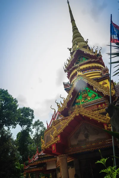 Belle Pagode Dorée Avec Des Beaux Arts Décoratifs Style Thaïlandais — Photo