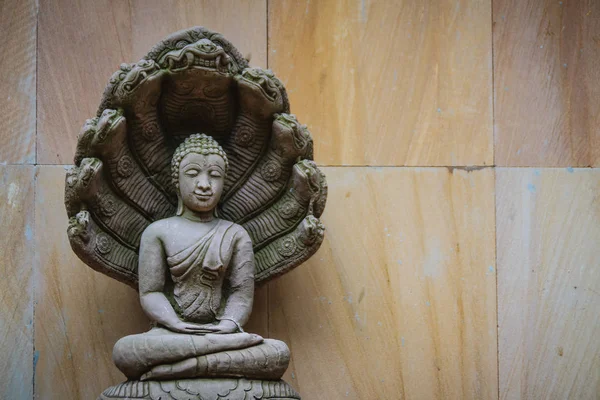 Vacker Buddhastaty Gjord Sand Sten Och Täck Med Naga Huvuden — Stockfoto
