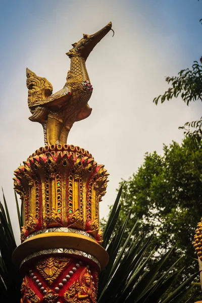Beautiful Golden Swan Statue Golden Post Public Buddhist Temple — Stock Photo, Image