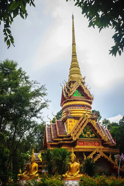 Золотая Пагода Декоративным Тайским Стилем Изобразительного Искусства Буддиста Ват Пху — стоковое фото