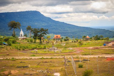 Preah Vihear, Kamboçya - 26 Ağustos 2017: Yeni casino resort otel binası (Kamboçya'daki bir Ses olarak da adlandırılır) Chong Arn Ma, Tayland-Kamboçya sınır kapısında ters Ubon Ratchathani, Tayland.
