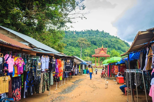 Preah Vihear Camboja Agosto 2017 Pessoas Estão Comprando Mercado Pulgas — Fotografia de Stock