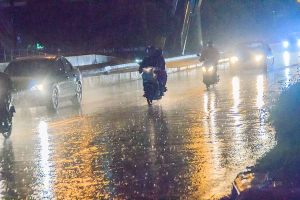 Bangkok Thailand Agustus 2017 Mengemudi Mobil Melewati Hujan Lebat Malam — Stok Foto