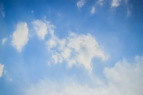 Güzel Bulutlar Mavi Gökyüzü Arka Plan Ile Öğleden Sonra Büyük — Stok fotoğraf