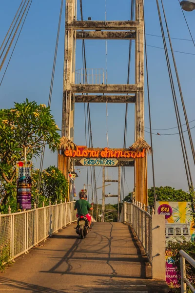 Phichit Tailandia Marzo 2018 Puente Colgante Que Cruza Río Nan —  Fotos de Stock