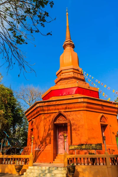 Csodálatos Vörös Pagoda Buddha Kép Templomban Wat Khao Rup Chang — Stock Fotó