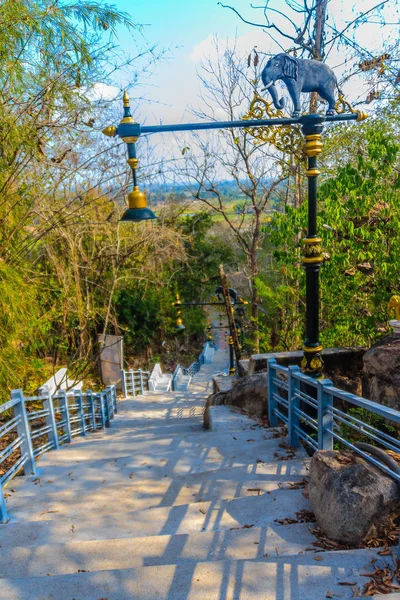 Escalera Hacia Arriba Pagoda Dorada Colina Con Fondo Azul Del —  Fotos de Stock