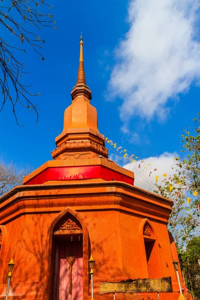 Increíble Pagoda Roja Con Imagen Buda Sobre Fondo Azul Del — Foto de Stock