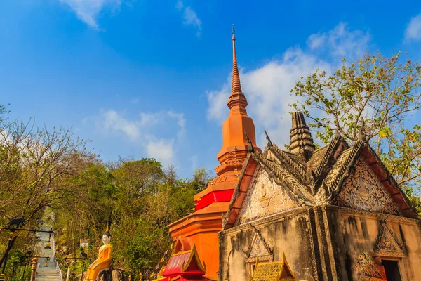 Increíble Pagoda Roja Con Imagen Buda Sobre Fondo Azul Del — Foto de Stock