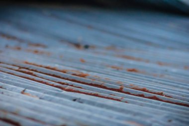 Arka plan doku eski çinko levha, paslı doku, paslı metal çatı sac, paslı çinko doku ile levha metal çatı çatı