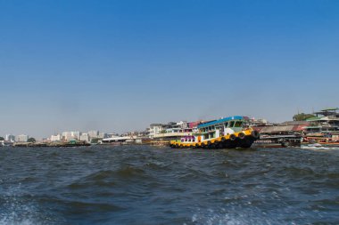 Chao Phraya taksi tekne ulaşım hizmeti işletim Chao Phraya Nehri üzerinde Bangkok, Tayland Tayland.