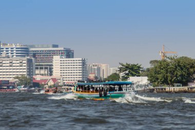 Chao Phraya taksi tekne ulaşım hizmeti işletim Chao Phraya Nehri üzerinde Bangkok, Tayland Tayland.