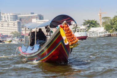 Chao Phraya taksi tekne ulaşım hizmeti işletim Chao Phraya Nehri üzerinde Bangkok, Tayland Tayland.