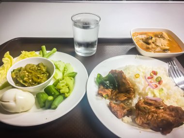 Kızarmış balık patty veya kızarmış balık-hamur topları, bulaşık ve hazır yemek Tayland Gıda.