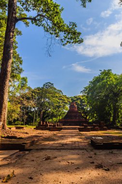 Lanka tarzı pagoda Muang Kao Historical Park, antik şehir Phichit, Tayland Wat Mahathat Tapınağı kalıntıları. Ortak tarihi ve ücretsiz giriş Event: bu turistik 's.